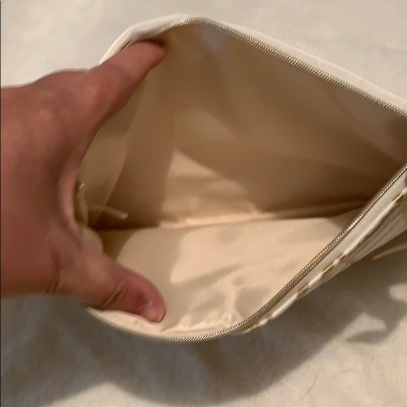 Altered State Grab n’Go Clutch or makeup bag. NWOT - Picture 3 of 4